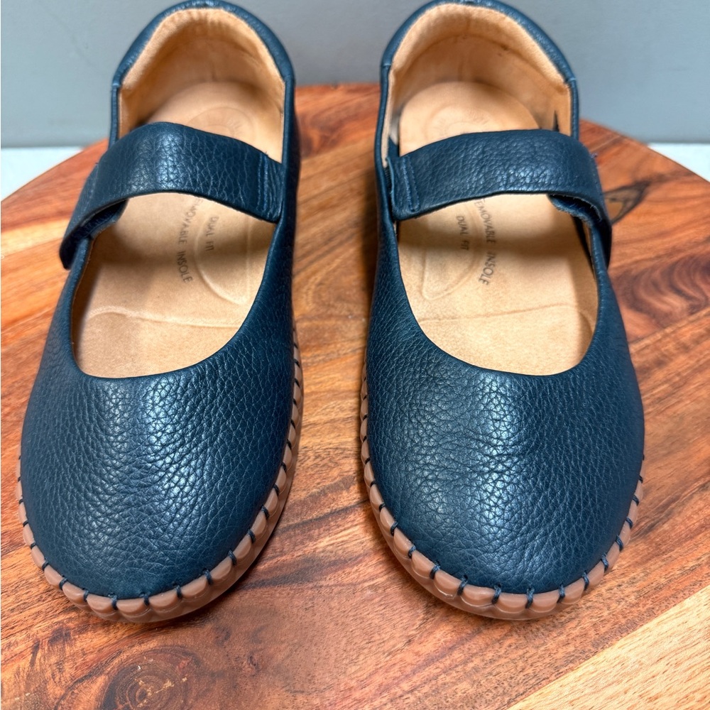 Brioso‎ Comfort Mary Janes Navy Sz 5 1/2
